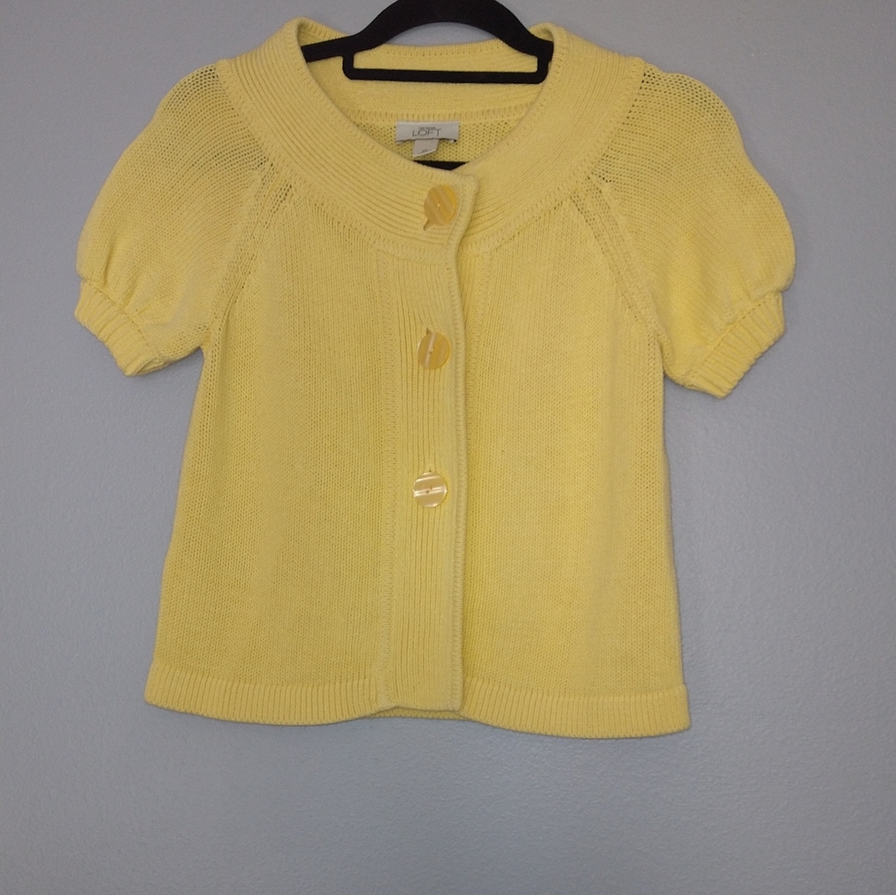 Womens Loft pale yellow short sleeve sweater, with 3 button front, size XS.